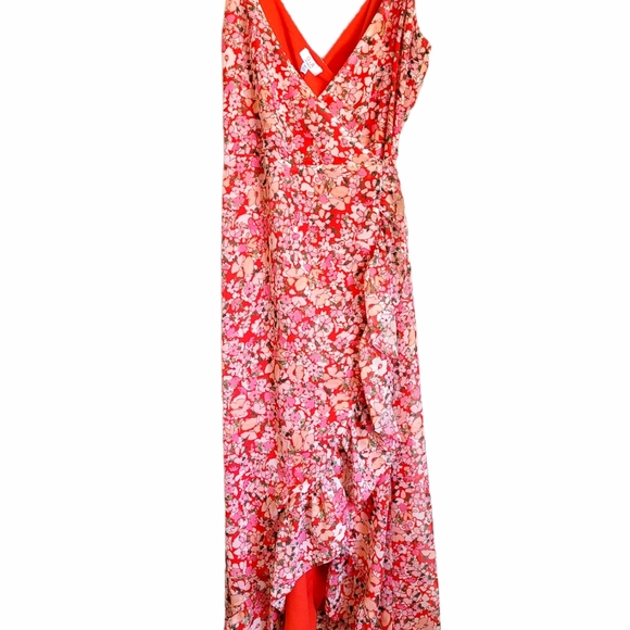 Q+A Los Angeles Floral Wrap Dress - Picture 2 of 10